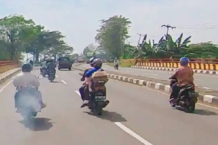 Bikin Haru, Kisah Pemudik Motor Mogok, Ban Bocor, Sampai Tidur di Kandang Ayam