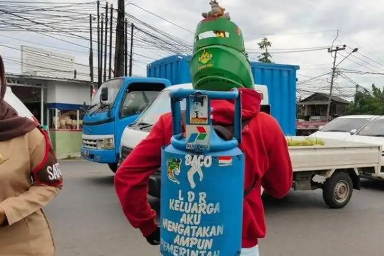 Sambil Gendong Tabung Gas Mudik Naik Motor dari Jakarta Utara Sampai Banyumas Bikin Netes Air Mata