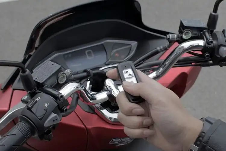 Sering Dilakukan Bikers, Ternyata Kebiasaan Ini Bisa Bikin Aki Motor Keyless Cepat Tekor
