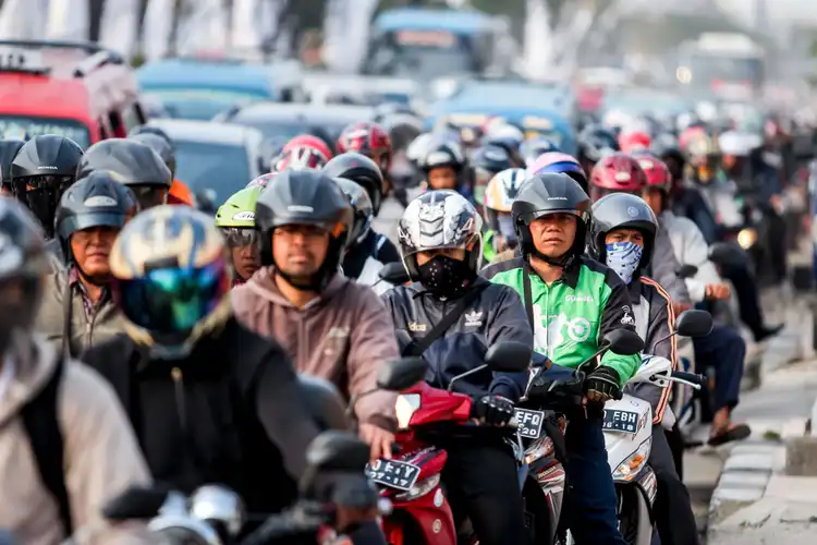 Supaya Enggak Belang dan Kering, Ini 3 Cara Melindungi Kulit dari Paparan Sinar Matahari Saat Bermotor!   