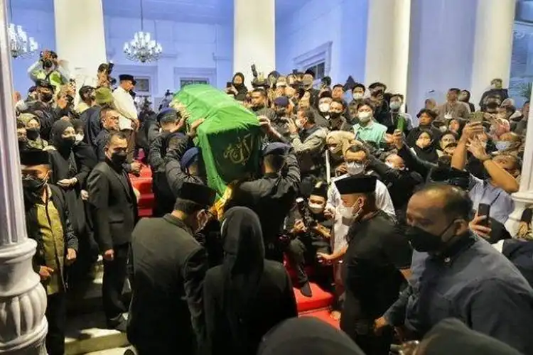Jenazah Eril Dimakamkan Hari Ini, Hanya Yang Berstiker Yang Bisa Masuk Pemakaman