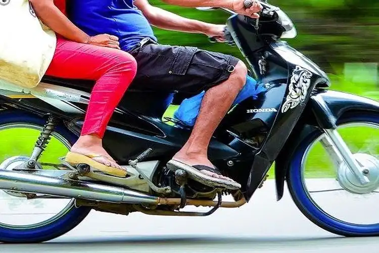 3 Bahaya Pemudik Motor Berkendara Pakai Sendal, Jangan Sampai Celaka