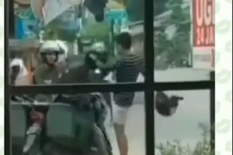 Ramai Kasus Kurir COD Dipukuli Saat Antar Barang, YLKI Desak Sistem COD Dihapus