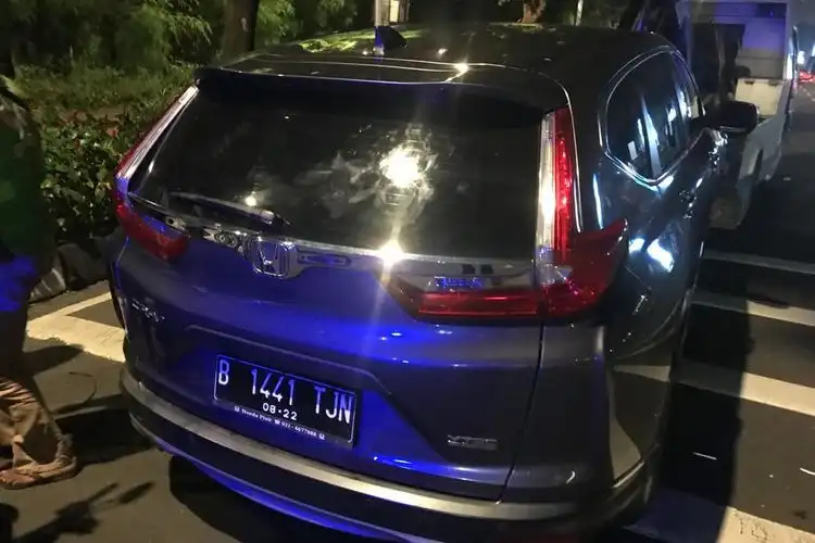 Pengemudi Ojol Berhasil Mengejar dan Menangkap Pengemudi Mobil yang Lakukan Tabrak Lari