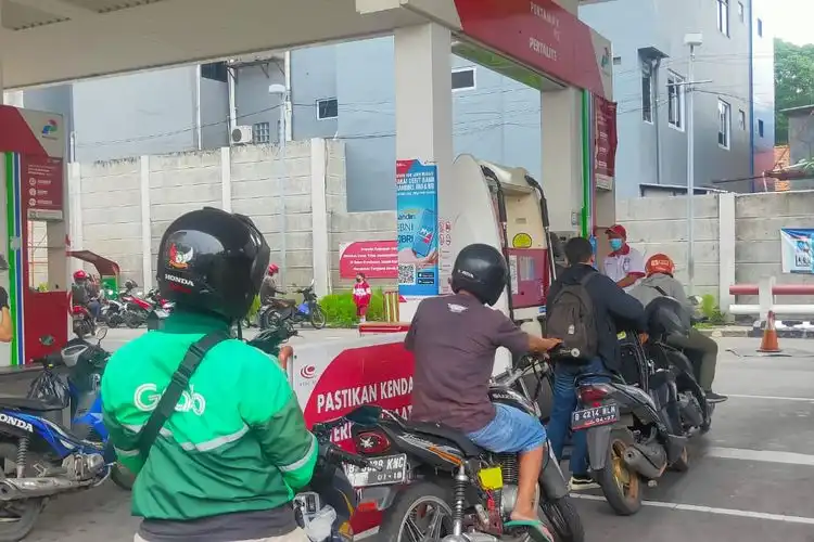 Kaget Setelah Harga Pertalite Tidak Naik, Hari Ini Resmi Harga Pertalite Jadi Rp 10.000 Per Liter