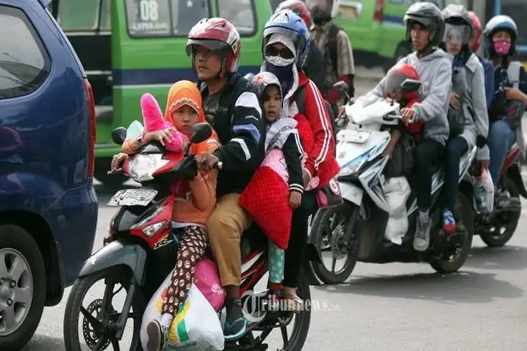 Denda Pemotor Bonceng Lebih dari Satu Penumpang, Dompet Bisa Jebol