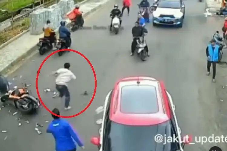 Video Maling Motor Kocar-kacir Dikejar Pemotor di Penjaringan, Jatuh Langsung Dikerubungi Warga