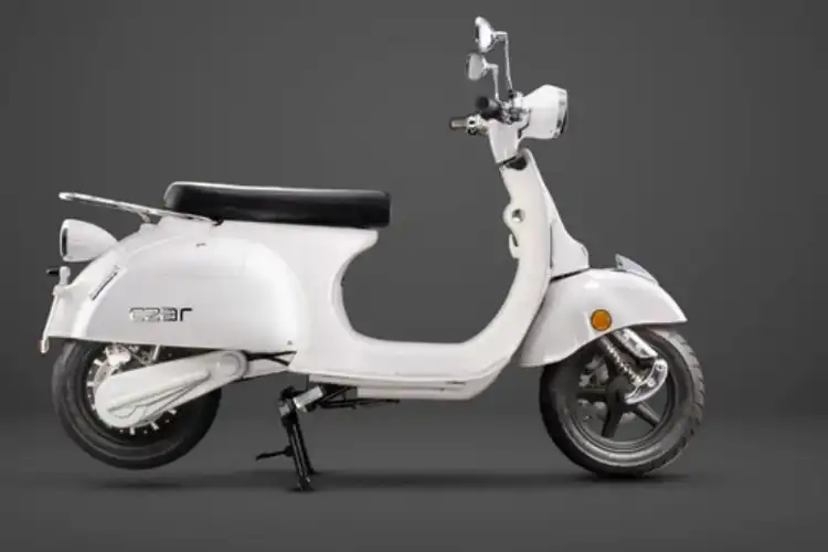 Motor Listrik EVeium Czar, Model Klasik, Harga Hampir Setara Dua Yamaha Fazzio