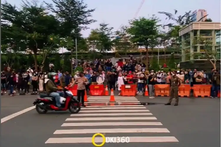 Kembalikan Zebra Cross Sebagai Fungsinya, Citayam Fashion Week Resmi Ditutup Hari Ini