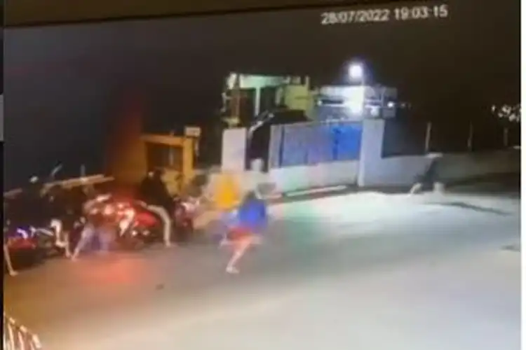 Geger Geng Motor di Bekasi Naik Motor Sambil Acungkan Sajam, Polisi Gerak Cepat