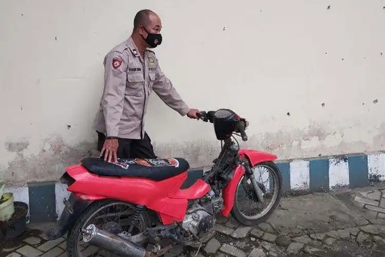 Bikin Geger, Warga Blitar Temukan Motor Kawasaki Kaze R Misterius di Tempat Angker