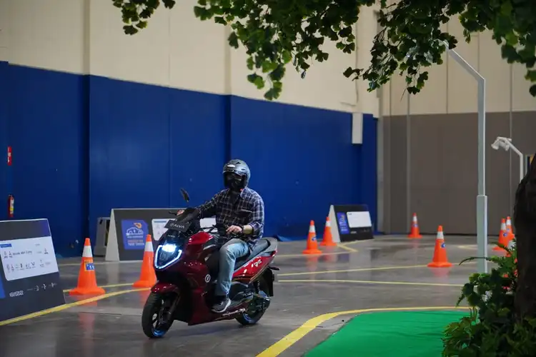 Selain Lihat Pameran Otomotif, Pengunjung GIIAS 2022 Bisa Jajal Langsung Motor Listrik