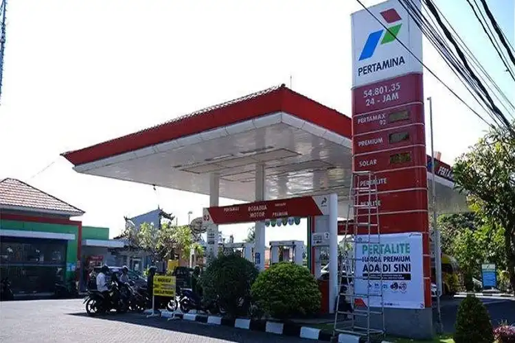 Asyik Harga BBM Pertalite dan Pertamax Enggak Naik, Ada yang Turun Rp 2 Ribu Per Liter