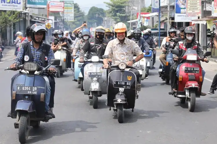 Ganjar Pranowo Bagikan Rp 60 Milyar Untuk Ojol, Petani dan Nelayan Untuk Hadapi Kenaikan BBM