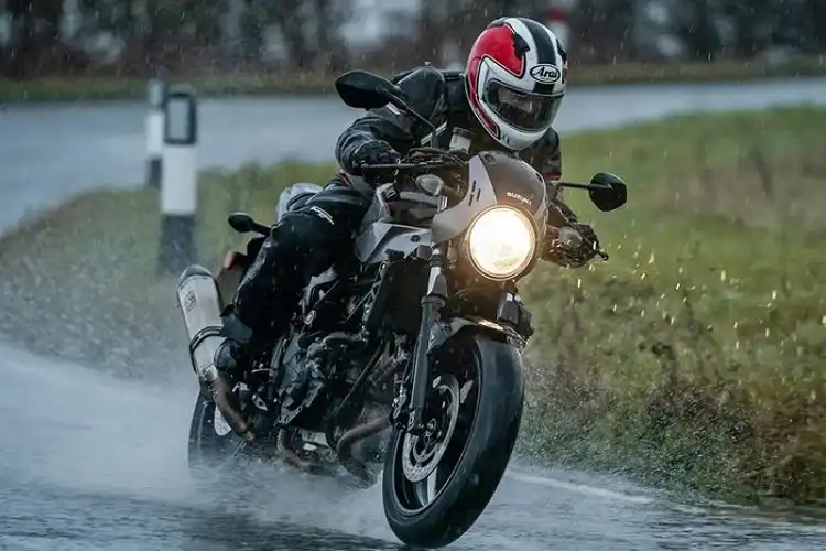 Jakarta Hujan Hari Ini, Pemotor Harus Waspada Efek Aquaplaning