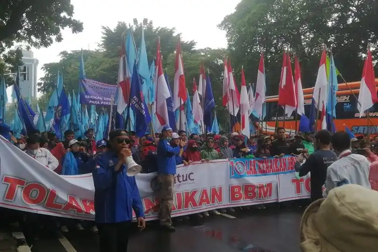 Ribuan Buruh Demo Hari Ini Tolak Harga Pertalite Naik, Bikers Hindari Lokasi Unjuk Rasa Agar Tidak Terjebak