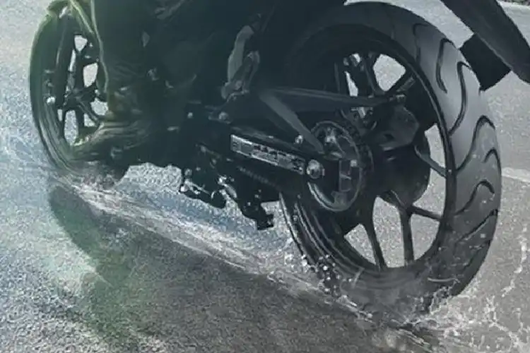 Musim Hujan Tiba, Ban Soft Compound Disebut Cocok Untuk Motor Libas Jalan Basah