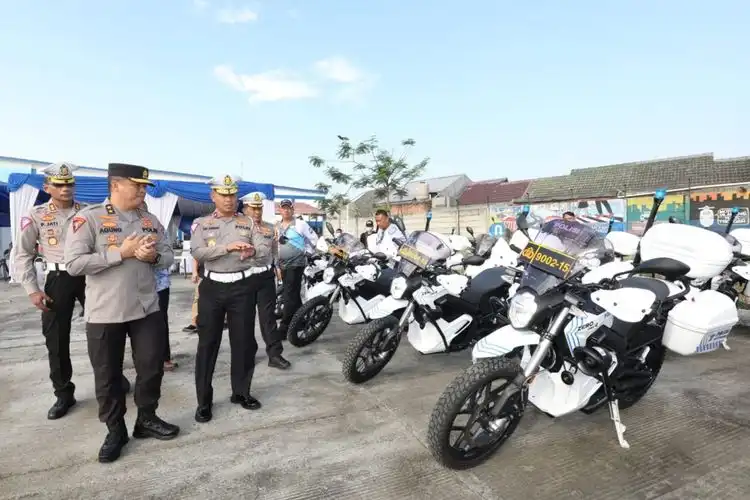Ini Spesifikasi dan Harga Motor Listrik Zero DSR Yang Dipakai Polisi di KTT G20 di Bali