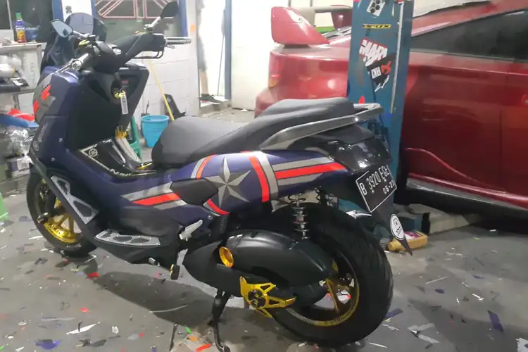 Modifikasi Motor Murah di Yamaha NMAX, Cutting Sticker Mulai Rp 1,6 Jutaan di Graphic Factory