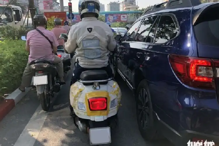 Tertangkap Kameras Vespa GTS Model Baru Sedang Tes di Jalan Simak Bocoran dan Speknya  