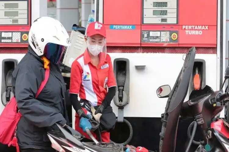 Aneh SPBU Pertamina Dites Polisi Pertamax Berwana Hijau Seperti Pertalite Begitu Dites Ulang Jadi Biru
