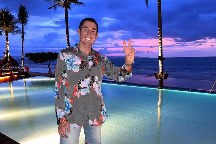 Aleix Espargaro Healing Ke Bali Sebelum MotoGP Malaysia 2022, Netizen 'Halo Pak RT'