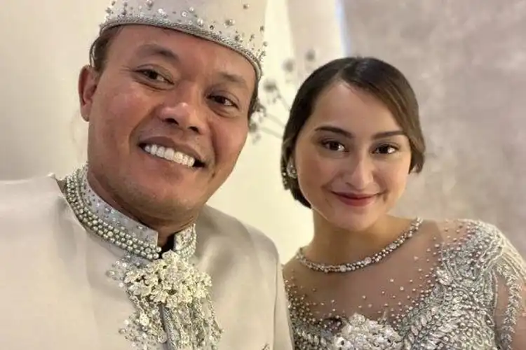 Sule dan Memes Prameswari Mesra Pakai Baju Pengantin Bikin Geger, Pernah Ngerasain Nyicil Motor Matic