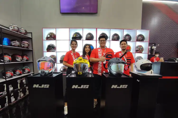 NJS Rilis Dua Helm Baru di IMOS 2022, Ada NJS S-Cross dan NJS Freedom