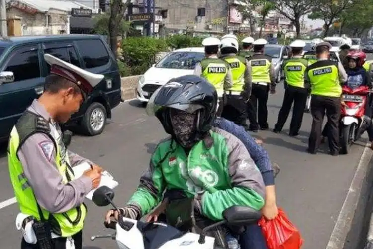 Polres Gresik Kembali Menggunakan Tilang Manual, Berikut Ini Alasannya