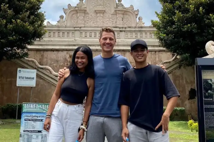 Dominique Aegerter Plesiran ke Yogyakarta Didampingi Galang Hendra Jelang WSBK Mandalika 2022