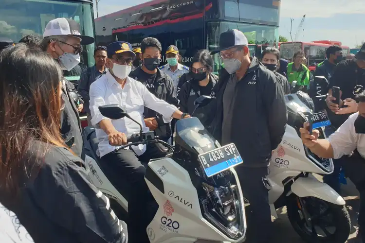 Jajal Alva One, Menhub Budi Karya Dukung Motor Listrik di KTT G20 Bali