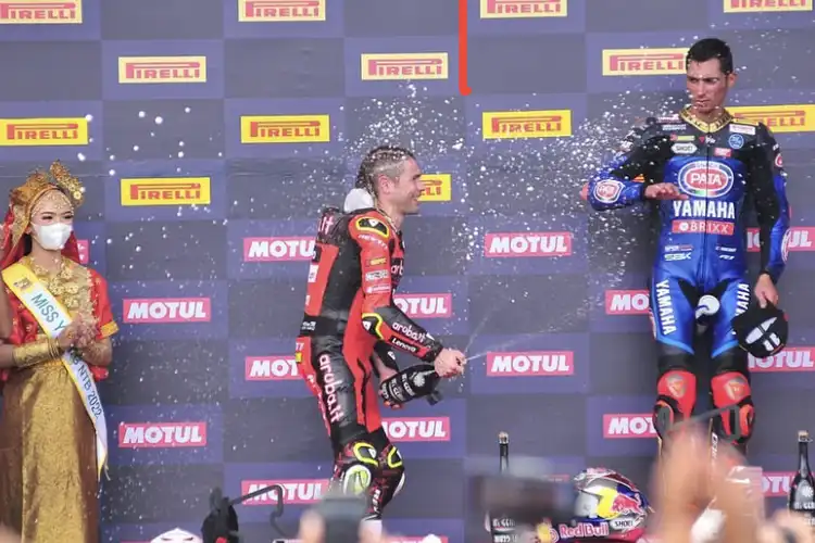 Tegang, Toprak Razgatlioglu Murka Atas Kelakuan Bautista Semprot Sampanye di WSBK Mandalika 2022