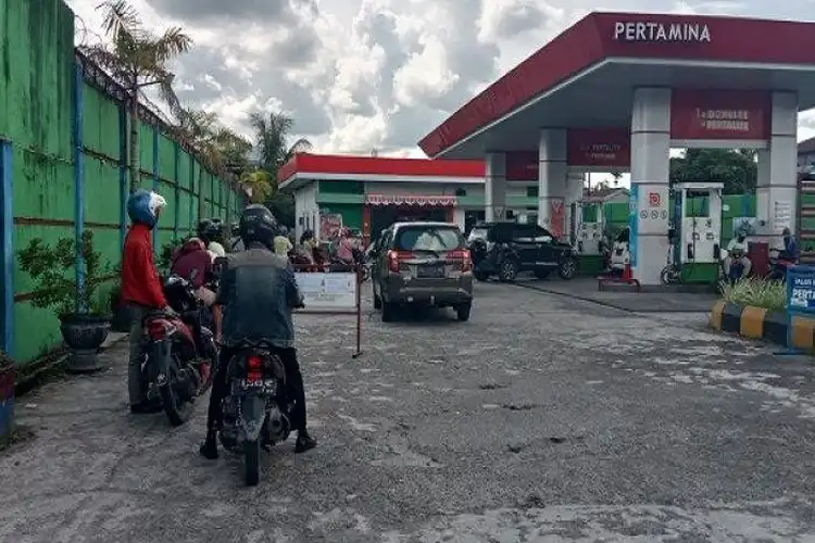 Harga Pertalite Naik Antrean Panjang di SPBU, Disperindag Mimika Minta Pertamina Lakukan Ini