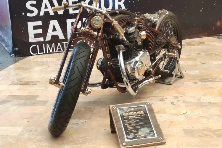 Kerennya Motor Custom Gandring Di Event Planet Overheating, Ternyata Basisnya Moge 750 cc