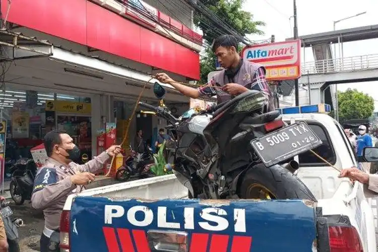 Pemotor Kawasaki Z250 Tabrak Kakek 74 Tahun Di Jatinegara, Korban Tutup Usia