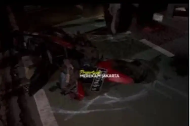 Motor Bebek Yamaha Vega R Ditabrak Truk Sampah DKI di Gatsu, Pemotor Tutup Usia