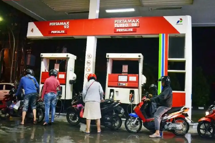 Harga Bensin Pertamax Turun Tapi Di Daerah Ini Masih Rp 13 Ribu, Simak Daftarnya