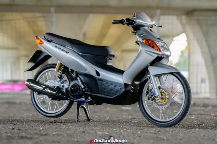 Motor Modifikasi Yamaha Nouvo, Tampil Manis Dengan Ubahan Simpel