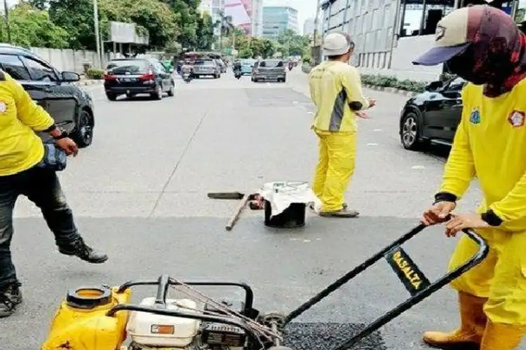Pemotor Bisa Lega, Rp 300 Miliar Dianggarkan Untuk Memperbaiki Jalan Rusak di DKI Jakarta