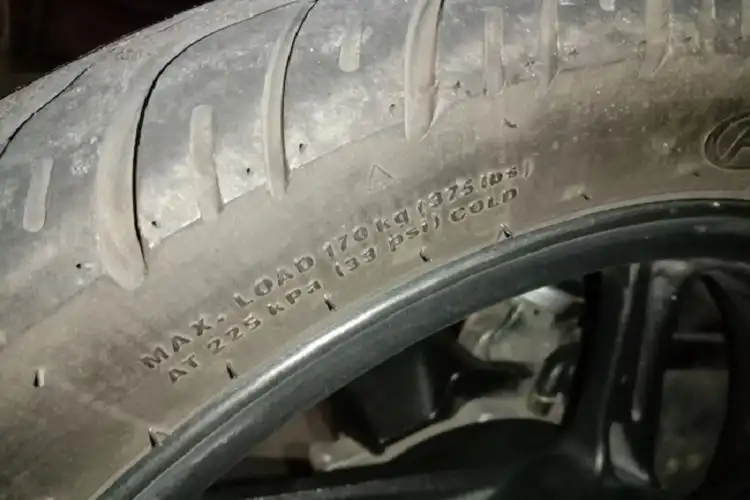 Awas Ban Motor Jangan Sampai Kekurangan atau Kelebihan Tekanan Angin, Ini Alasannya