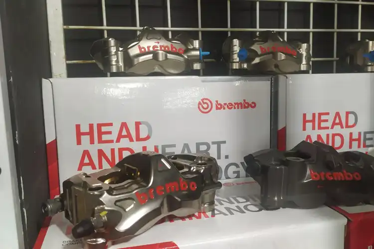 Fakta Rem Brembo Spesial Dengan Harga Mahal. Bikinnya Enggak Gampang