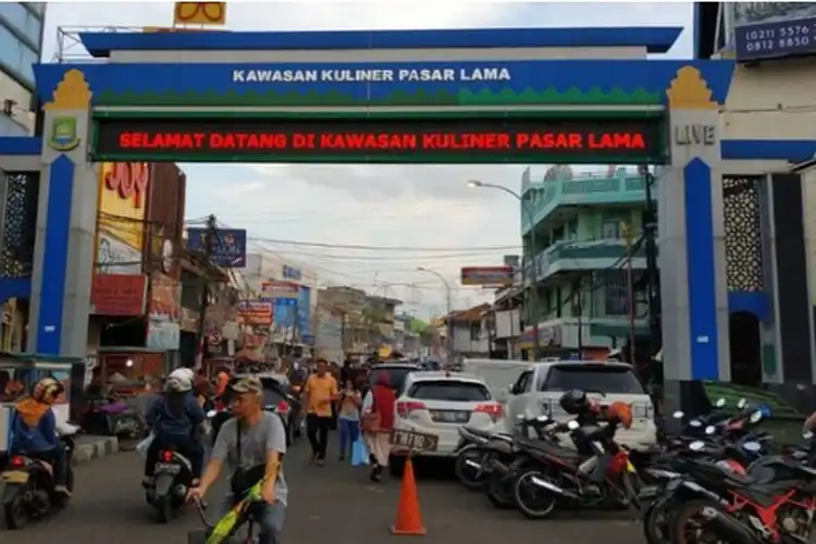 Bikers Ngabuburit Tunggu Buka Puasa di Pasar Lama Tangerang, Surganya Takjil Enak