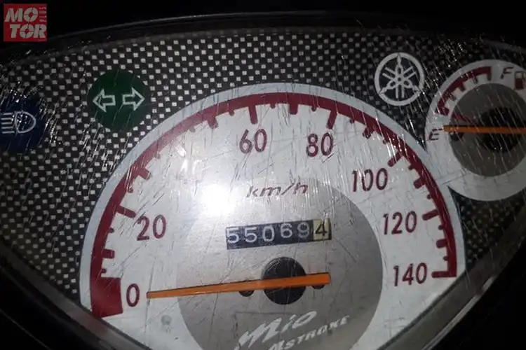 Gak Cuma Minyak Goreng, Mika Spidometer Retak Oles Pakai Oli Baru atau Odol Dijamin Mulus!