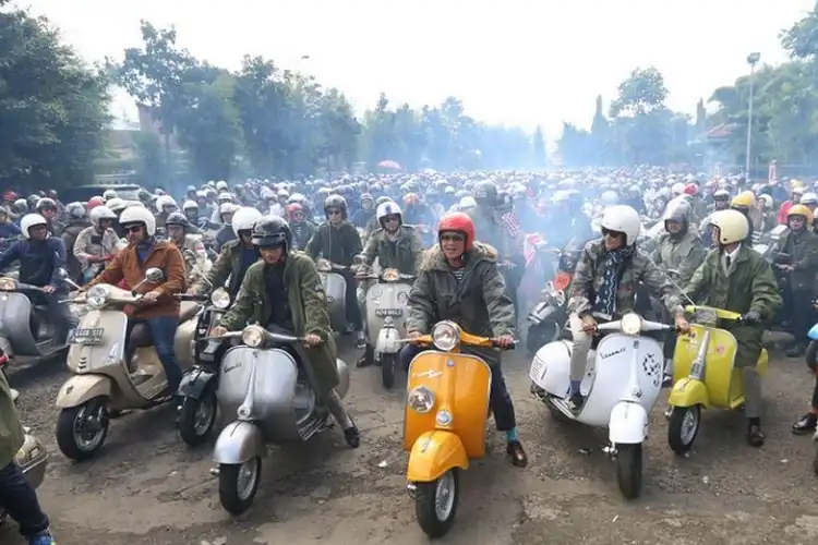 Besok Hari Buruh, Ini Alasan Vespa Identik dengan Perayaan May Day