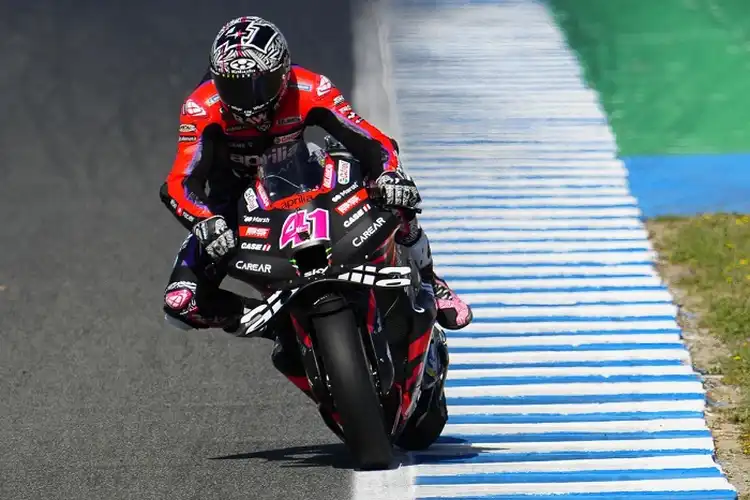 Motor MotoGP Dites Pakai Radio Makin Mirip F1, Apa Enggak Bikin Repot Pembalap?