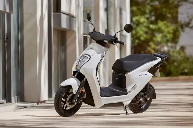 Spesifikasi Honda BeAT Versi Listrik yang Akan Meluncur di Indonesia Jarak Tempuh dan Waktu Charge Bikin Penasaran