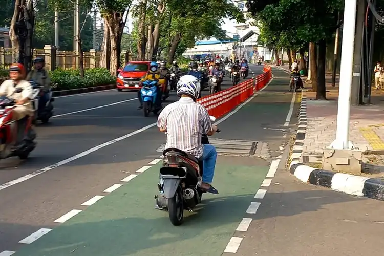 Banyak Pemotor Lawan Arah Di Jalan Ketahui Bahayanya Dijelaskan Ahli Safety Riding