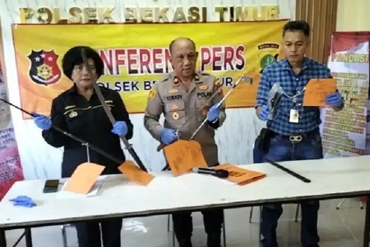 Kejam Gangster Serang Seorang Bapak yang Melerai Tawuran di Bekasi, Korban Bersimbah Darah