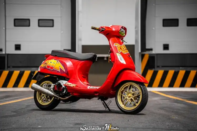 Modifikasi Motor Vespa S 125 Merah Merona Grafis ala Lightning McQueen