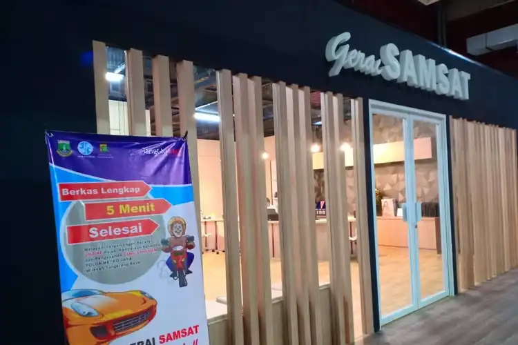 Bayar Pajak STNK di Gerai Samsat Tangcity, Cuma 5 Menit Enggak Bawa BPKB Tetap Dilayani